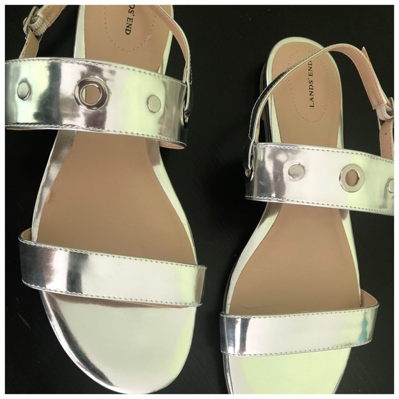 LANDS’ END SILVER METALLIC SANDALS - Picture 2 of 4